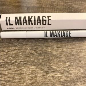 Black Eyeliner for Dramatic Winged Looks